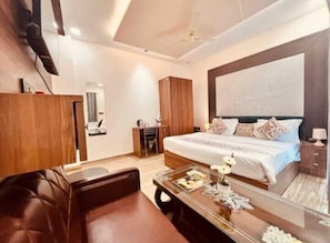 Deluxe Double Room, Balcony, City View | Free WiFi - Goyal Hoteliers - Hotel Vasudha (Vrindavan)