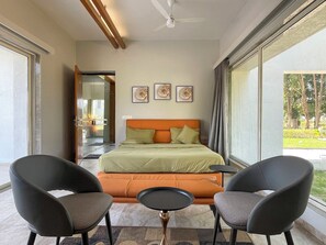 Laptop workspace, blackout drapes, iron/ironing board - Kings Villa (Bavla)