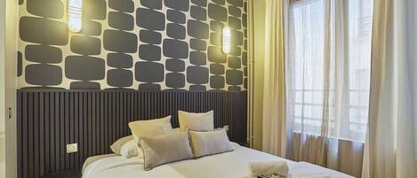 2 Schlafzimmer, Schreibtisch, Bügeleisen/Bügelbrett, Bettwäsche