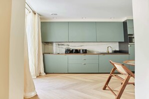 Fridge, microwave, stovetop, coffee/tea maker