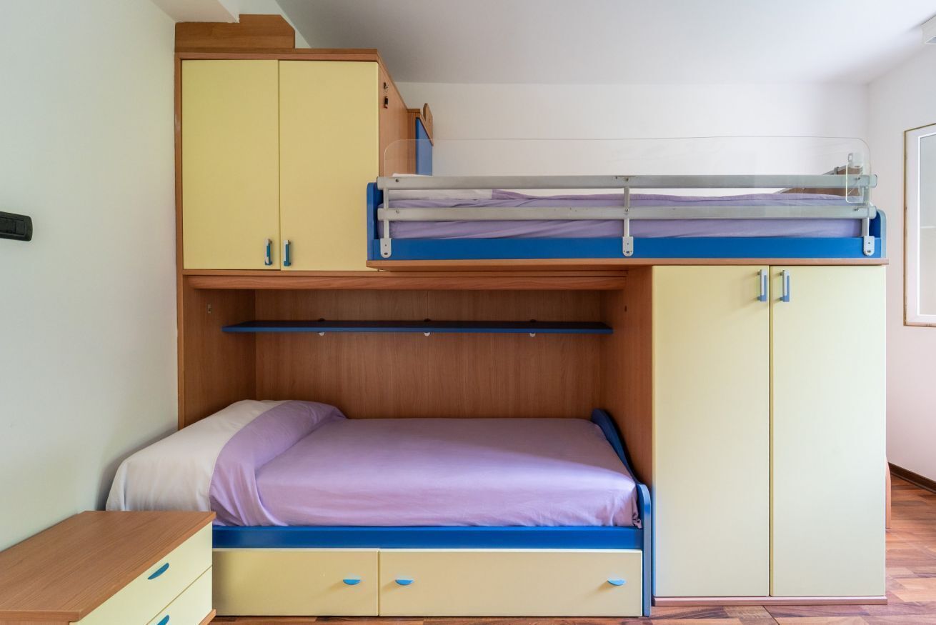 3 habitaciones y tabla de planchar con plancha 