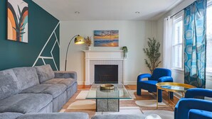 Living area - Luxury 5BR Home, Minutes to DC & Ballston Metro (Arlington)