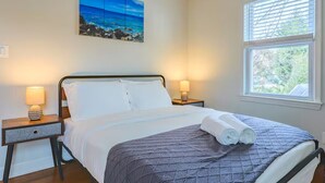 5 bedrooms, iron/ironing board, WiFi, bed sheets - Luxury 5BR Home, Minutes to DC & Ballston Metro (Arlington)