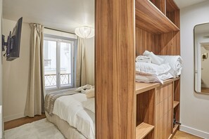 1 bedroom, desk, iron/ironing board, travel cot - New apartment Center of Paris/Le Marais (Paris)