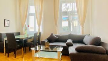 Apartment | Iron/ironing board