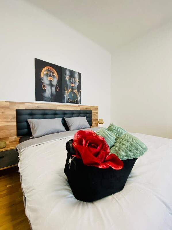 Apartment | Iron/ironing board