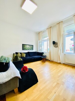 Apartment | Iron/ironing board