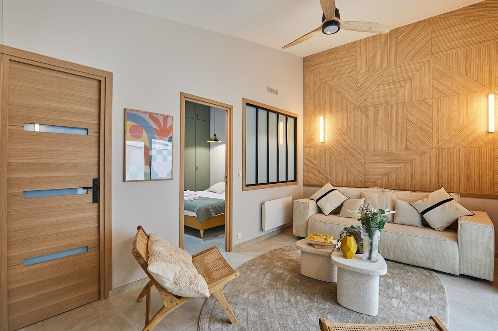 Una Smart TV, una oficina