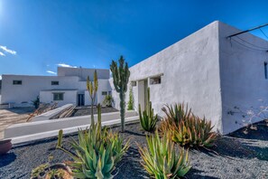 Property grounds - Casa Amaris - Award-Winning Canarian House By LVH (Haría)