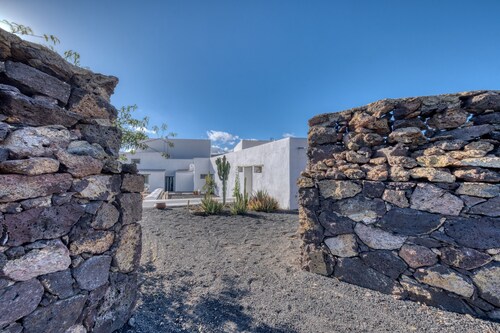 Casa Amaris - Award-Winning Canarian House By LVH