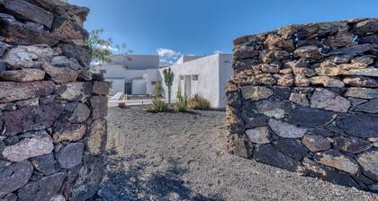 Casa Amaris - Award-Winning Canarian House By LVH