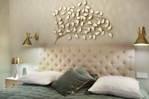 2 bedrooms, desk, iron/ironing board, Internet - Sublime apartment Center of Paris Opera Madeleine (Paris)