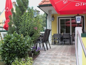 تناول الطعام بالخارج