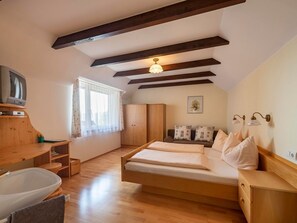 Bügeleisen/Bügelbrett, Reisekinderbett, WLAN, Bettwäsche