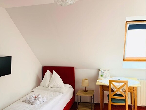 1 Schlafzimmer, Reisekinderbett