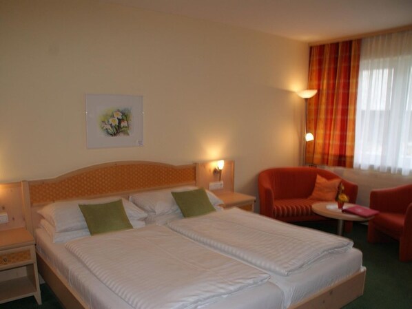 1 Schlafzimmer, Schreibtisch, WLAN, Bettwäsche