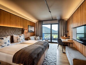 Zimmersafe, Schreibtisch, WLAN, Bettwäsche