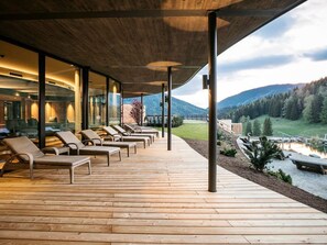 Terrace/patio - Family room with balcony - Almwellness Hotel Pierer (Teichalm)