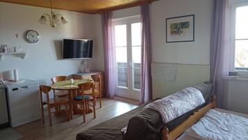 Schreibtisch, WLAN, BettwÀsche