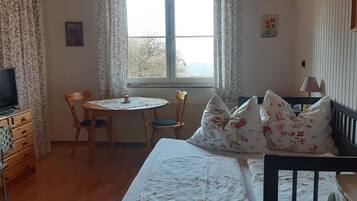 Schreibtisch, WLAN, BettwÀsche