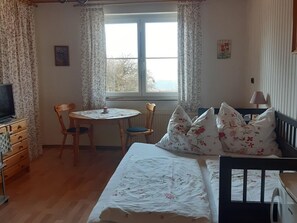 Schreibtisch, WLAN, Bettwäsche