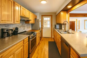 Fridge, microwave, oven, stovetop - Cozy 4BR Home Near Burke Mountain & Kingdom Trails – Perfect Adventure Basecamp (Lyndon)