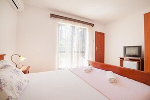 1 chambre, fer et planche à repasser, Wi-Fi gratuit