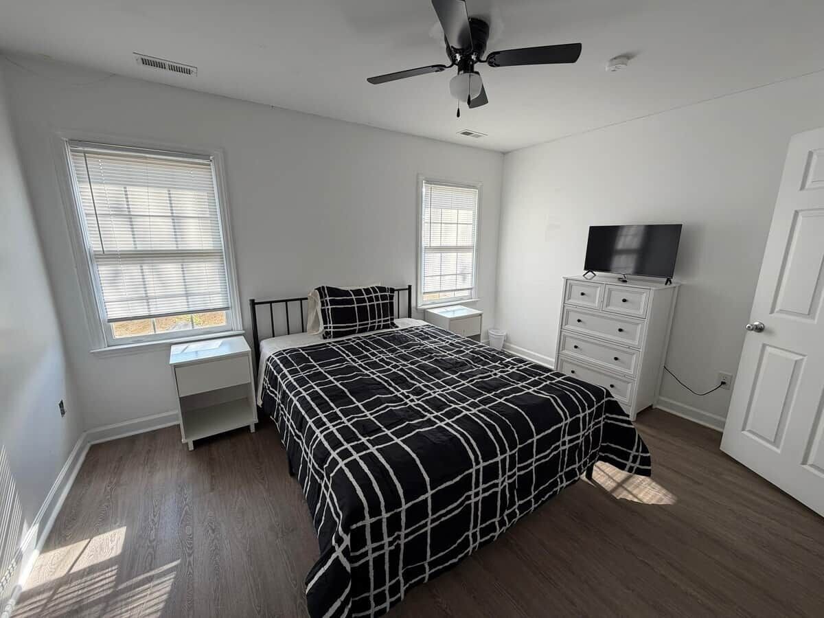 4 bedrooms, WiFi, bed sheets