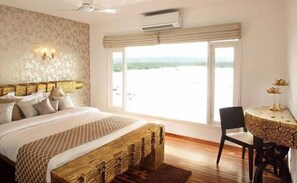 Luxury Suite | Seterika/papan seterika, Wi-fi percuma, cadar katil 