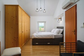 WiFi, bed sheets - A fully renovated, classic istrian stone villa with swimming pool near Buje (Momjan)