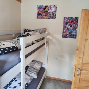 Room - Holiday Home 'Haus Pluto' with Private Terrace and Wi-Fi (Deggenhausertal)