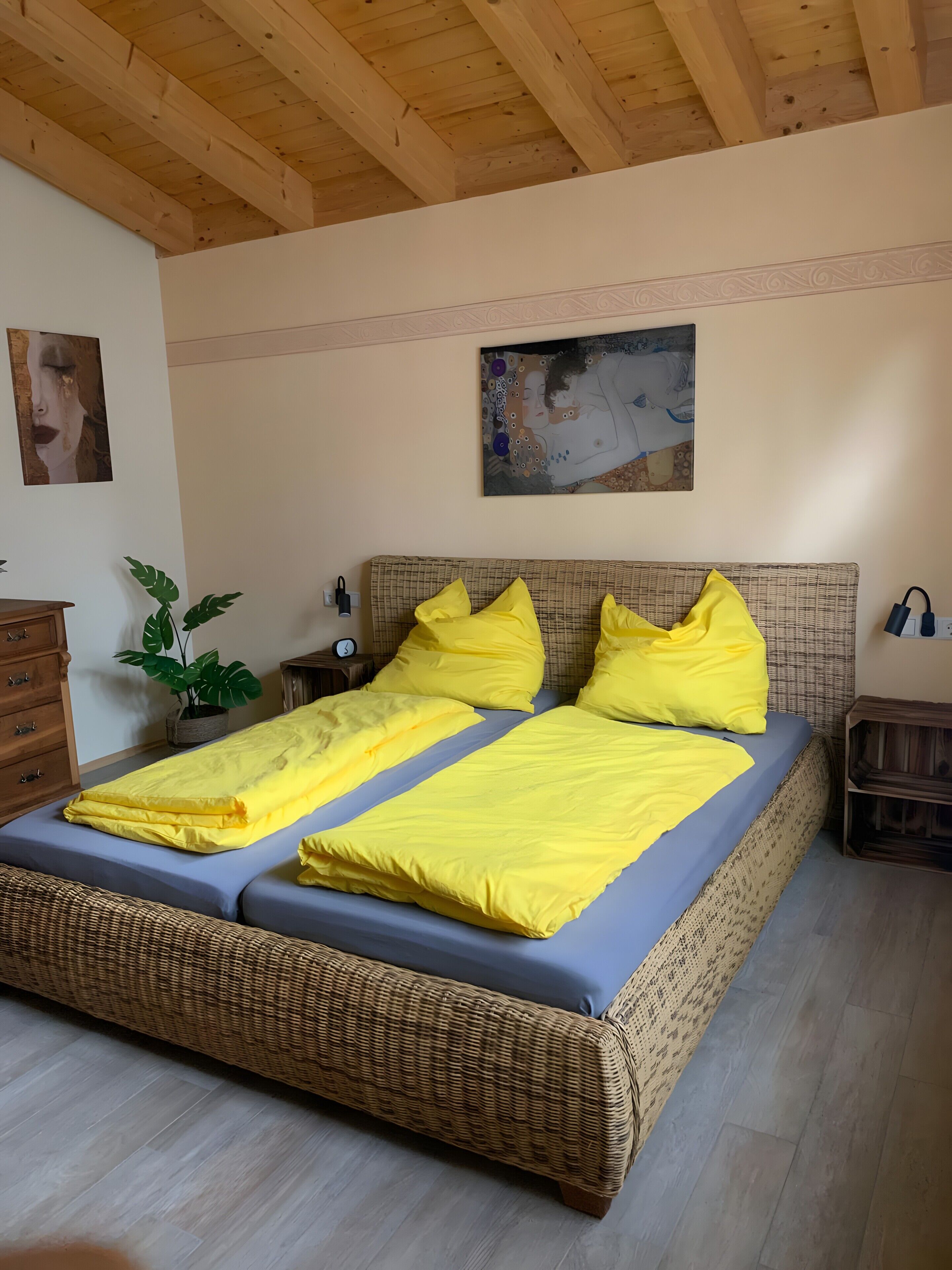 Iron/ironing board, WiFi, bed sheets, wheelchair access