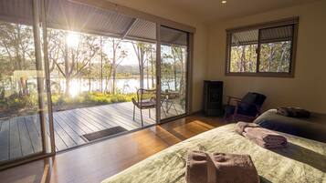 Deluxe Cabin, Lagoon View | Premium bedding, bed sheets, wheelchair access