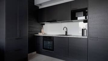 Refrigerador, microondas, horno, placa de cocina