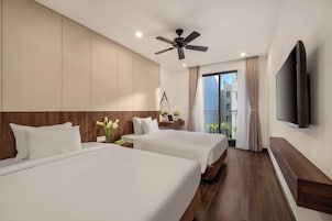 Family Room, Balcony, City View | Desk, laptop workspace, soundproofing, free WiFi