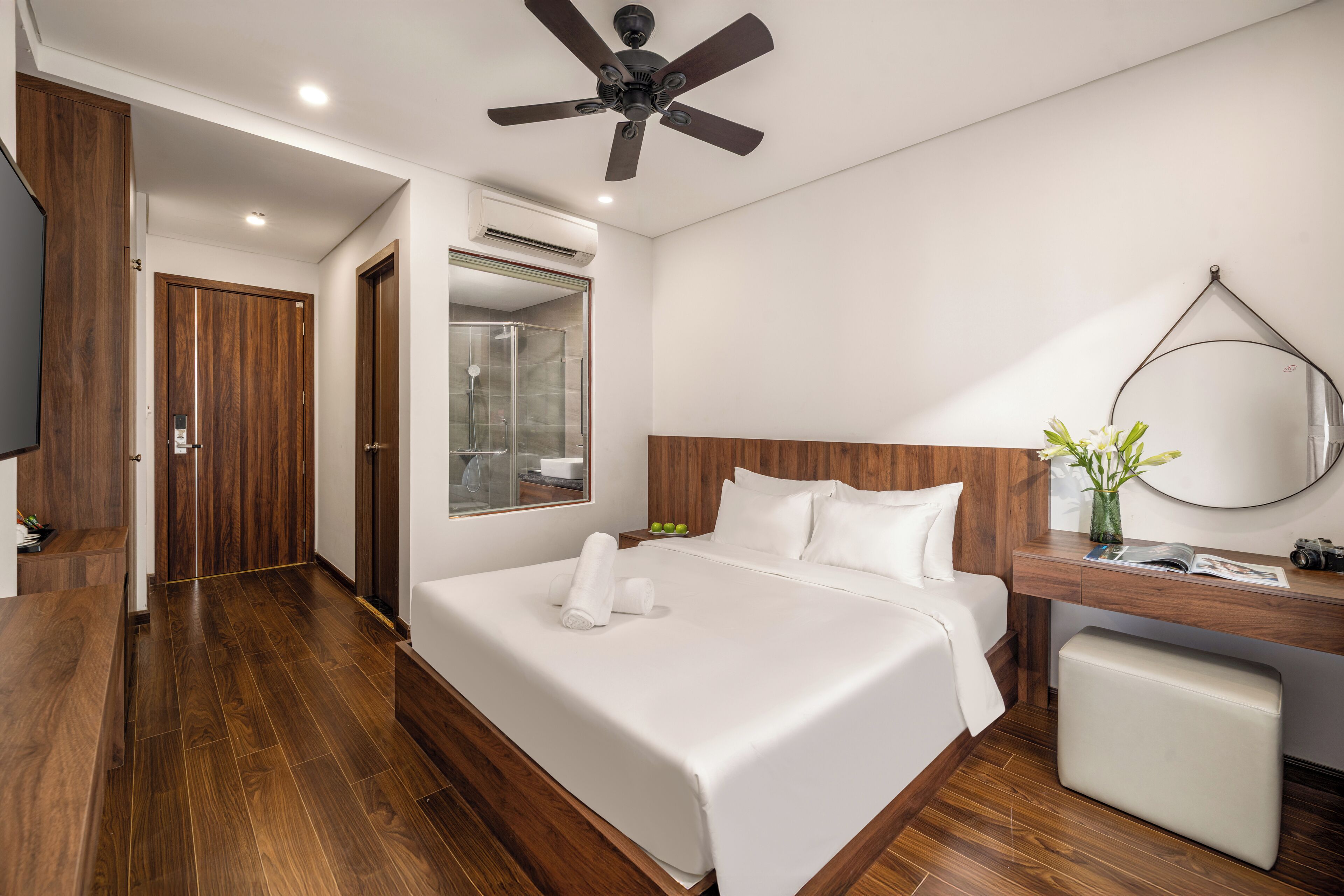 Premier Double Room, Balcony, City View | Desk, laptop workspace, free WiFi, bed sheets