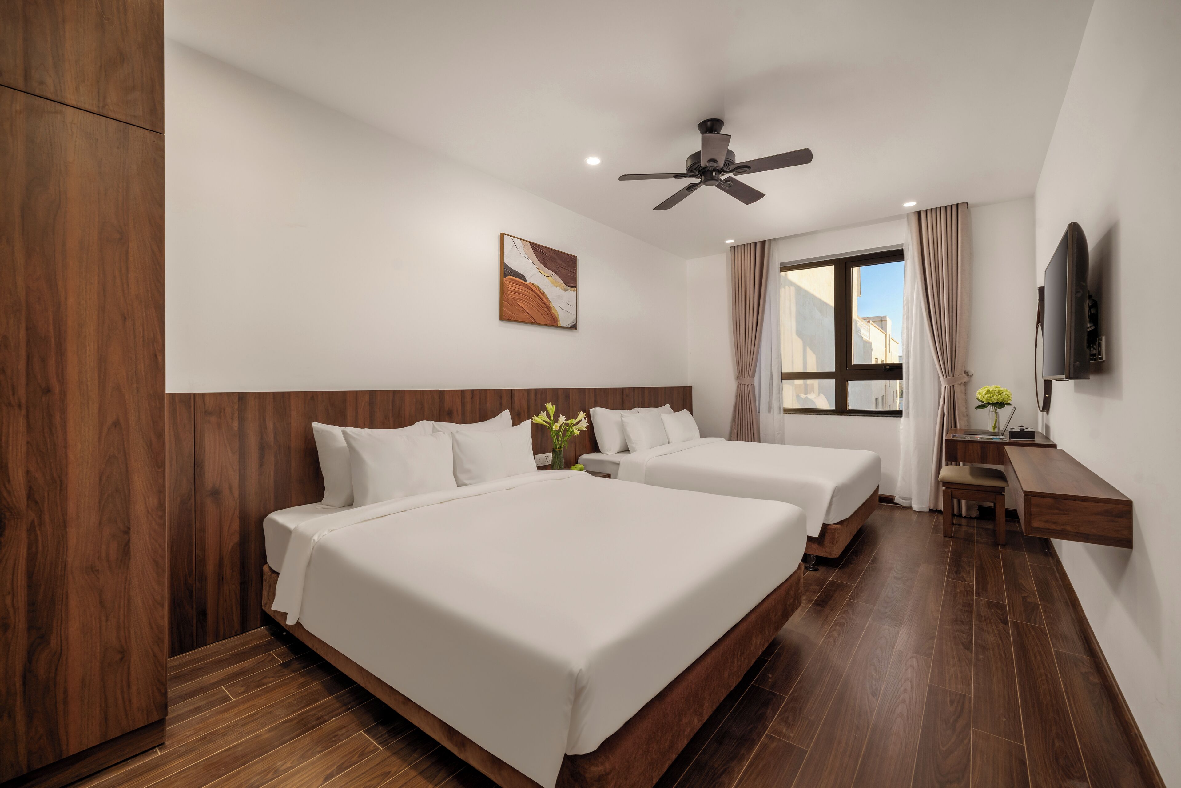 Căn hộ dành cho gia đình, quang cảnh thành phố | Bàn, khu vực làm việc phù hợp cho laptop 