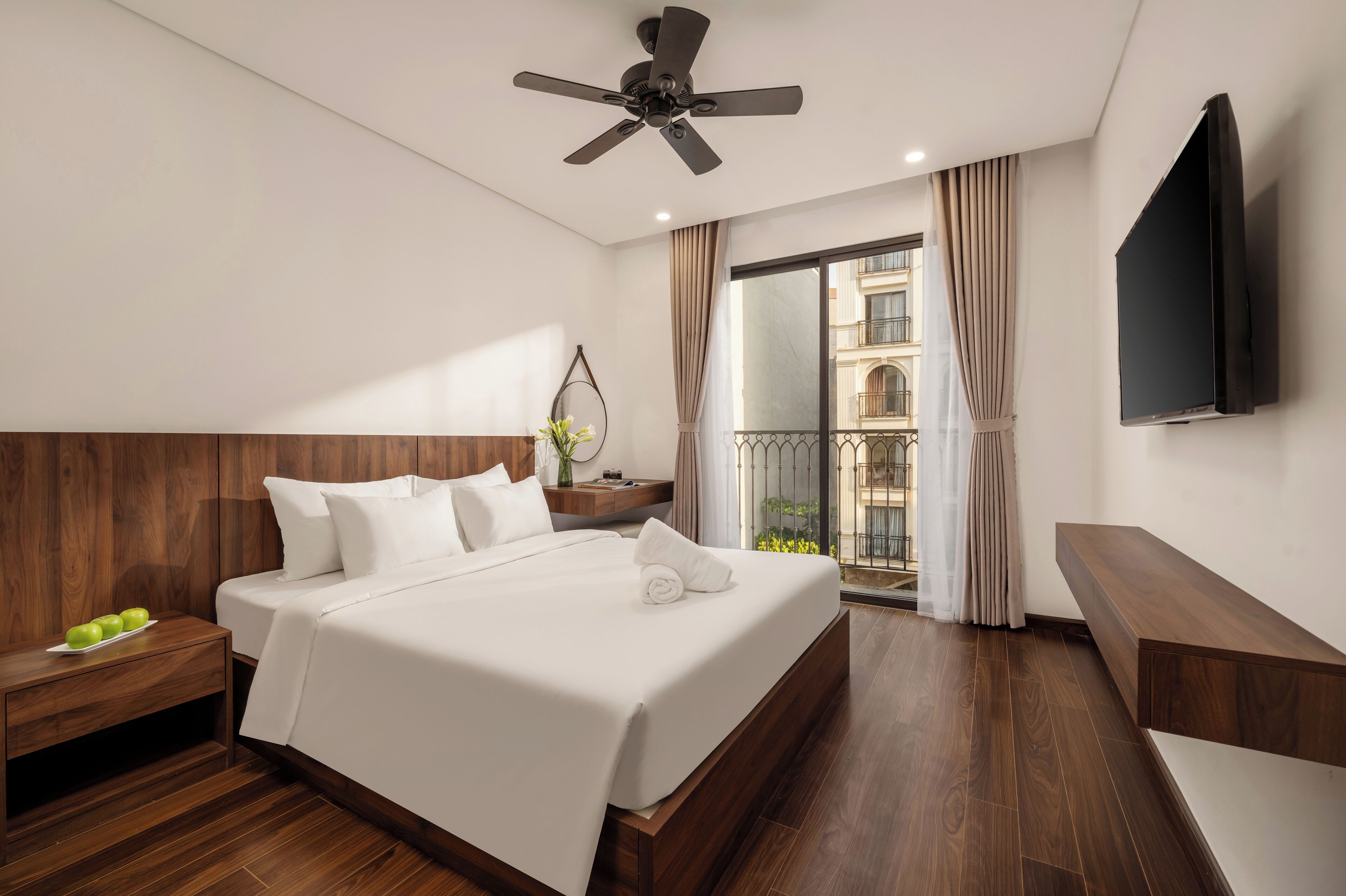 Premier Double Room, Balcony, City View | Desk, laptop workspace, free WiFi, bed sheets