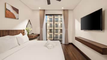Premier Double Room, Balcony, City View | Desk, laptop workspace, soundproofing, free WiFi