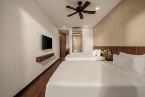 패밀리룸, 발코니, 시내 전망 | 책상, 노트북 작업 공간, 무료 WiFi, 침대 시트