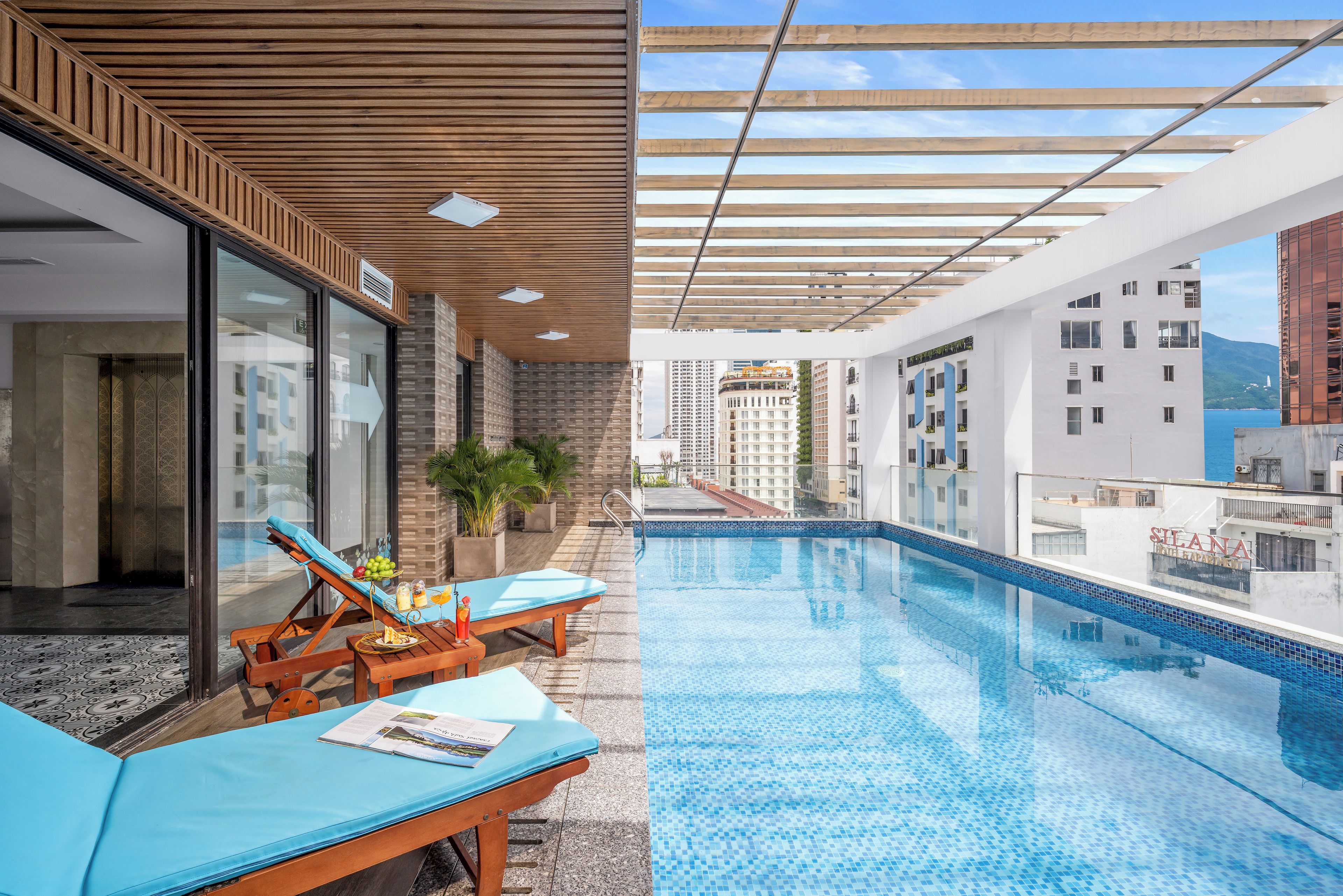 Outdoor pool, sun loungers