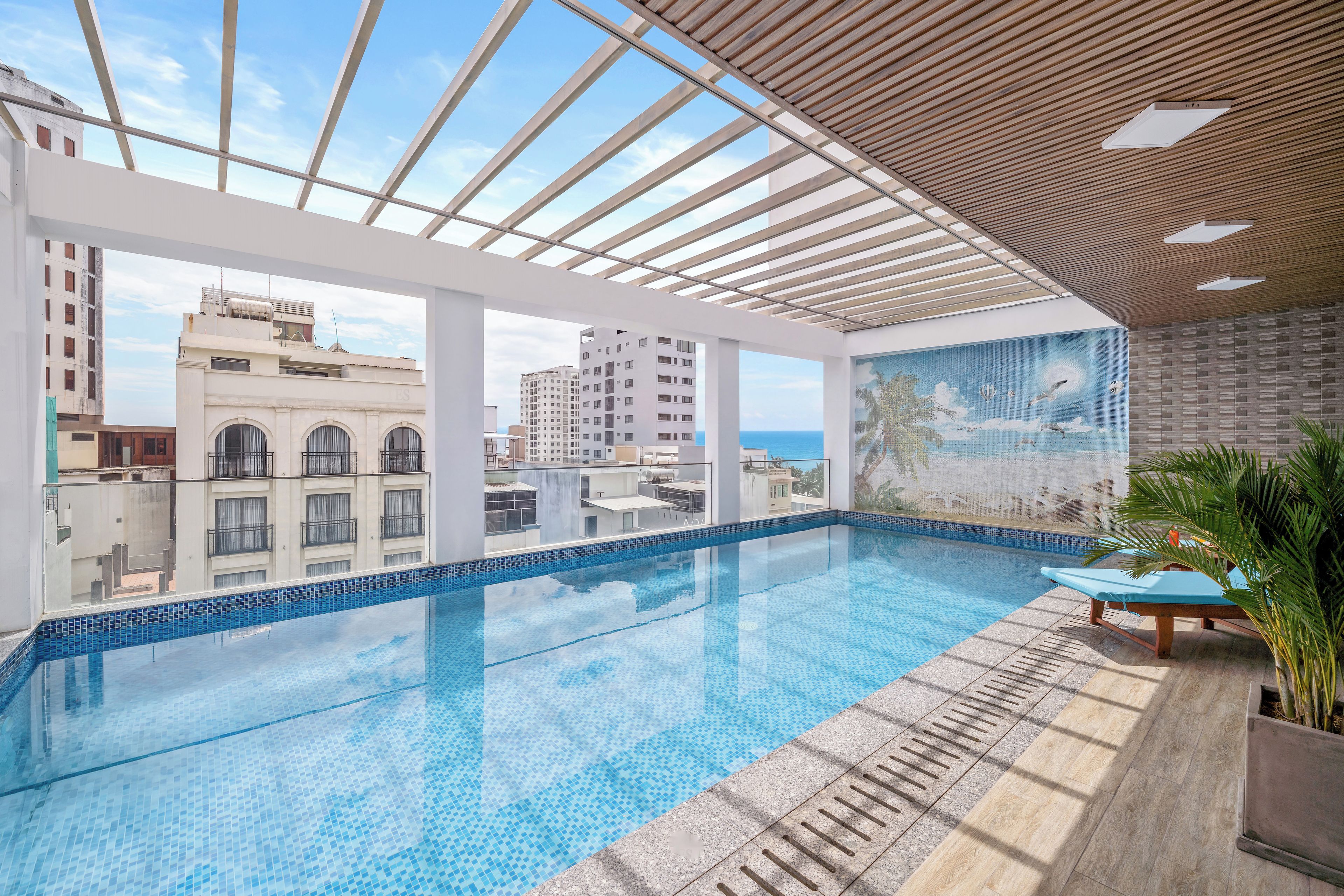 Outdoor pool, sun loungers