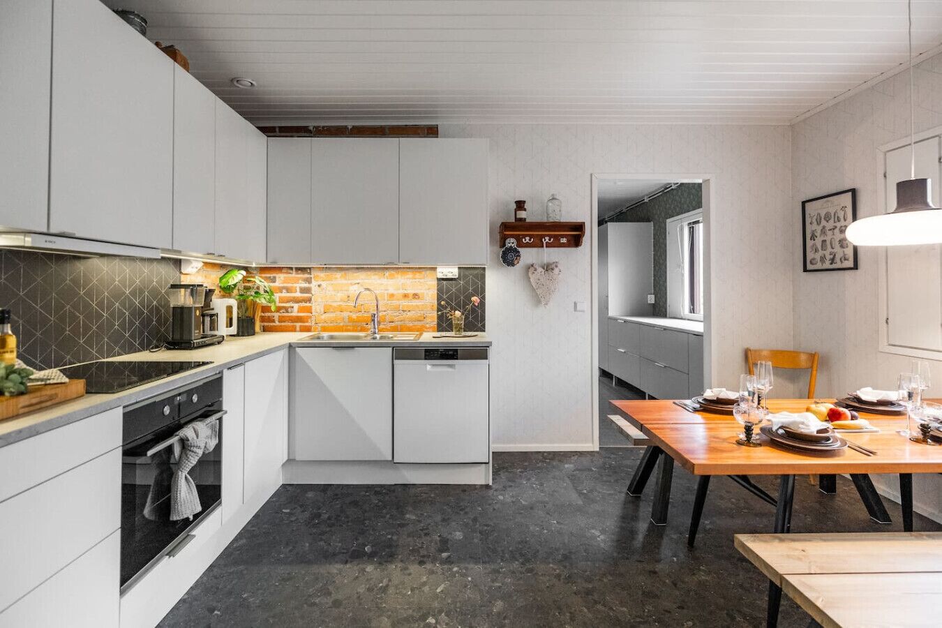 Køleskab, mikrobølgeovn, ovn, kogeplade