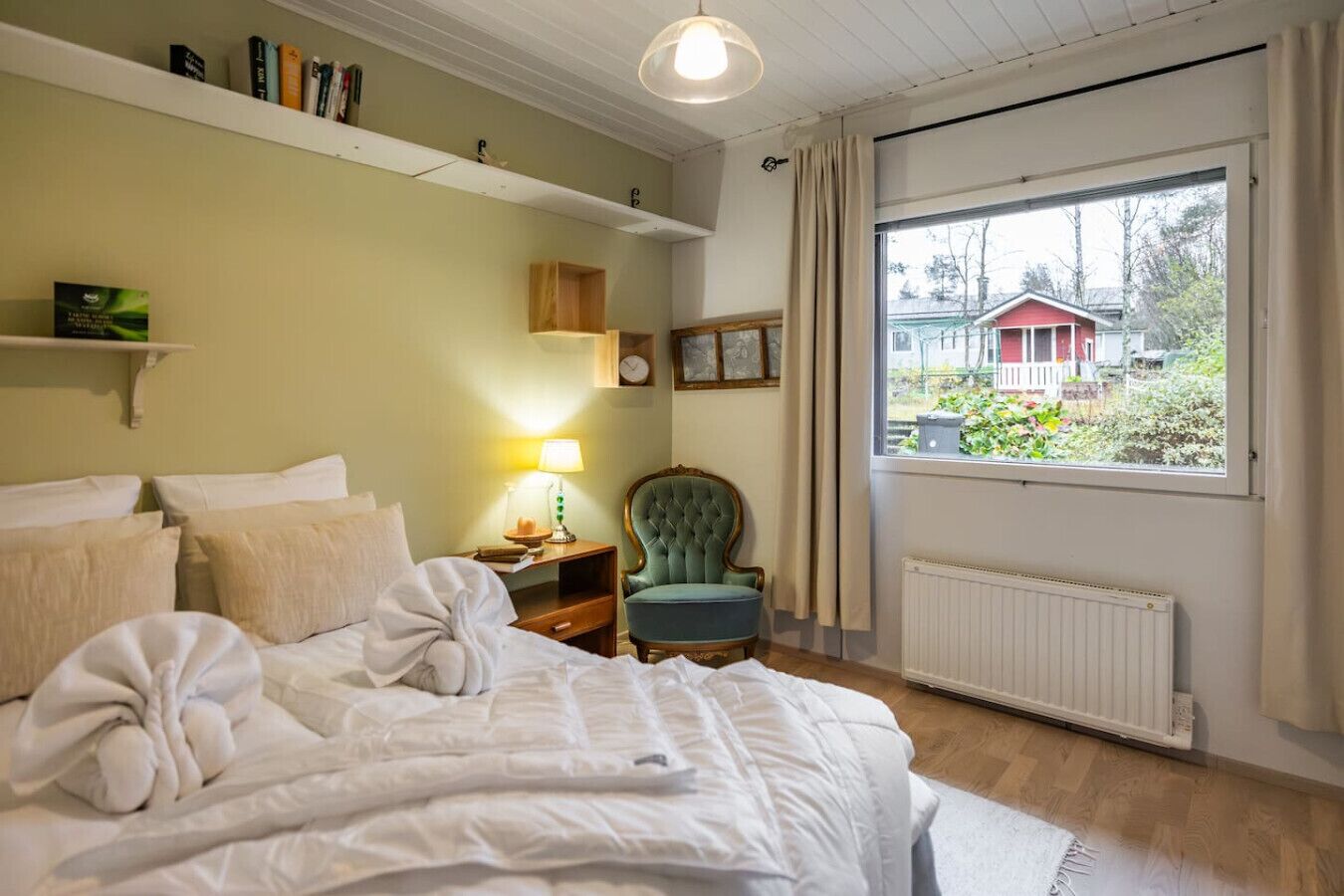 Silitysrauta/-lauta, Wi-Fi, vuodevaatteet