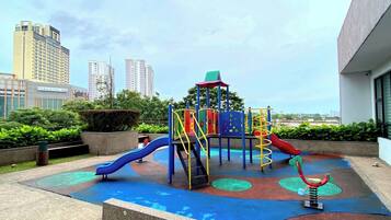 Khu vui chơi trẻ em - ngoài trời