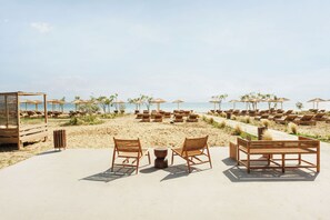 Private beach, beach bar - Ekati Mare Lifestyle Resort (Corfu)