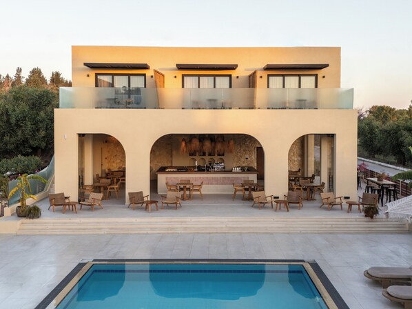 2 bars/lounges, cocktail bar - Ekati Mare Lifestyle Resort (Corfu)