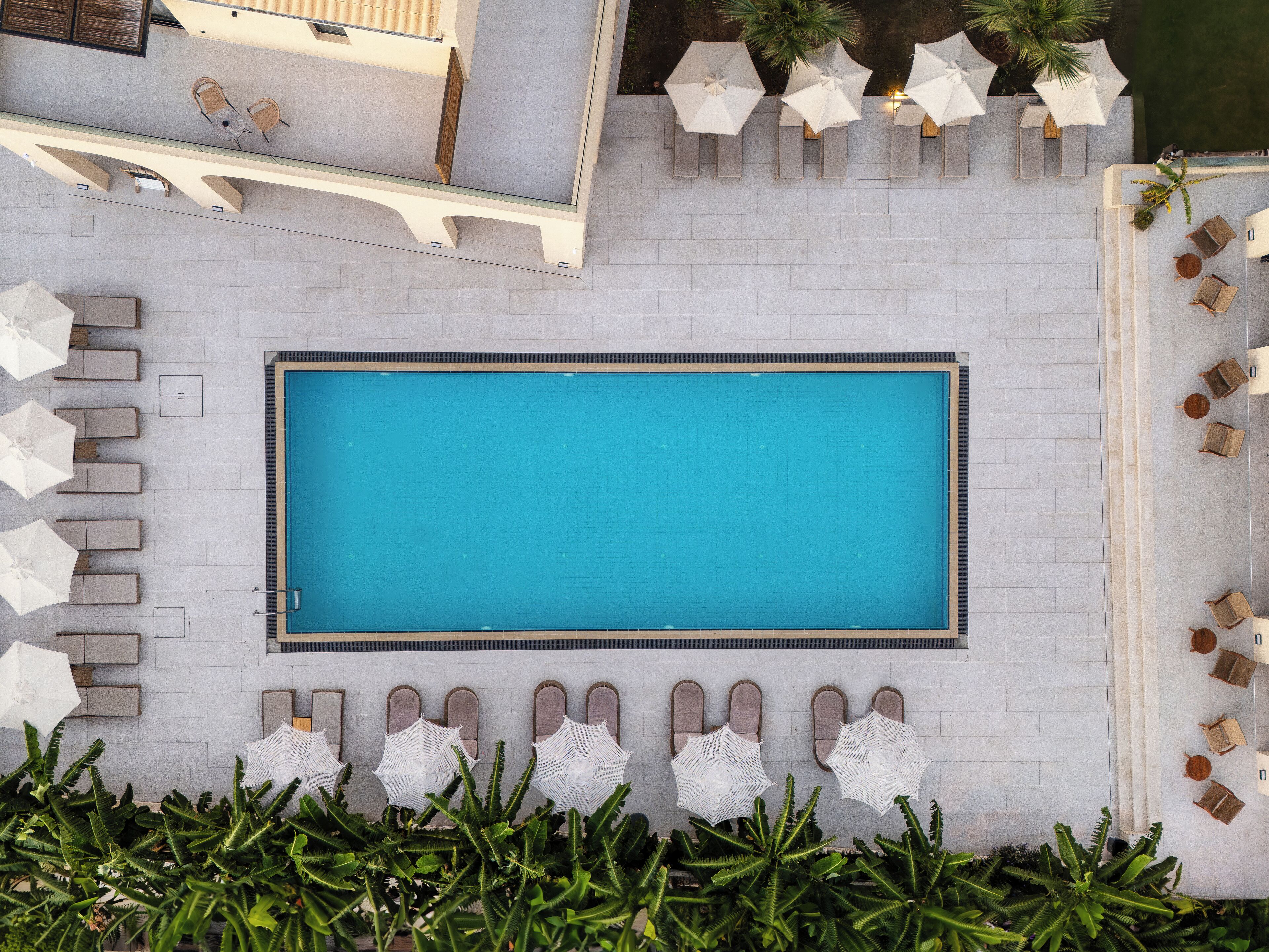 2 piscines extérieures