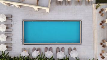 2 piscines extérieures