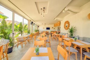 2 restaurants, breakfast, lunch, dinner served; Mediterranean cuisine - Ekati Mare Lifestyle Resort (Corfu)